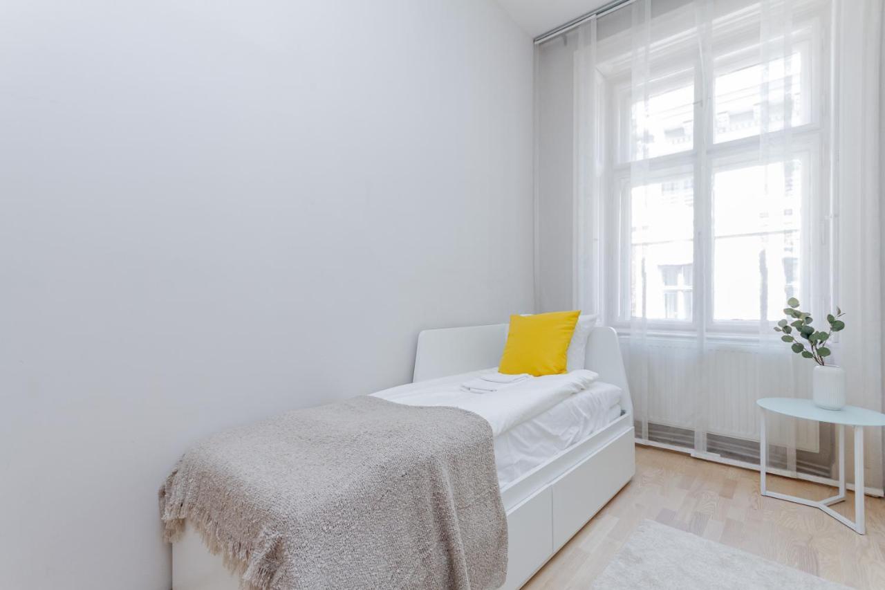 Апартаменты Andrassy Str. Luxury